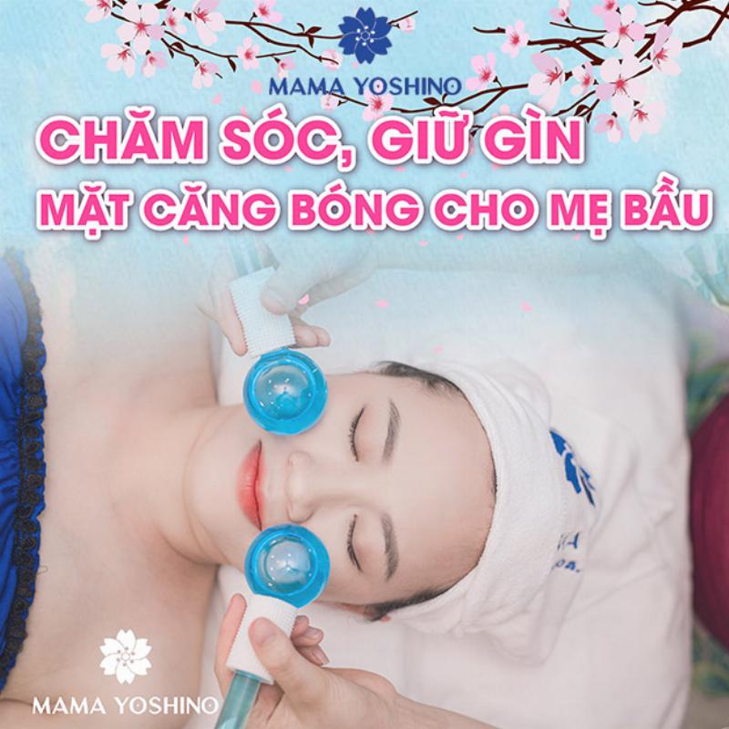 Một chuyên gia y tế đang tư vấn cho mẹ bầu về chế độ dinh dưỡng và chăm sóc khoa học trong giai đoạn đầu thai kỳ tại phòng khám Mama Yosshino, thể hiện sự chuyên nghiệp và tận tâm